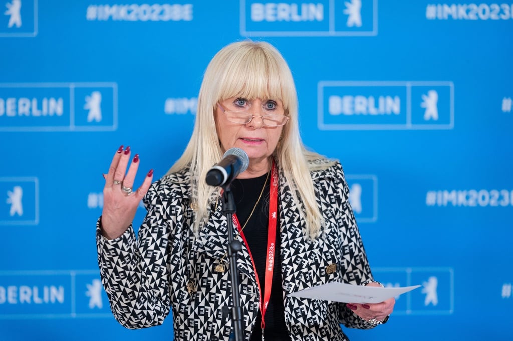 Iris Spranger (SPD), Innensenatorin in Berlin, spricht bei einer Pressekonferenz nach Gesprächen bei der Innenministerkonferenz (IMK).