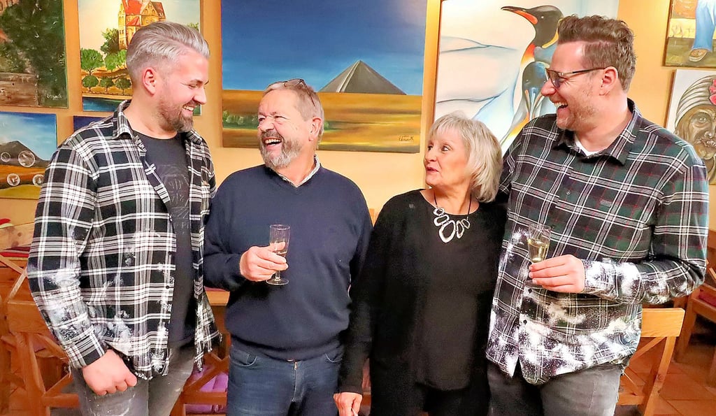 Neuer Betreiber im Katharinenstift: Sebastian Schmidt, Karl-Heinz und Meike Ehrwerth und Florian Wend (von links) im Galerie-Café in Eisleben.