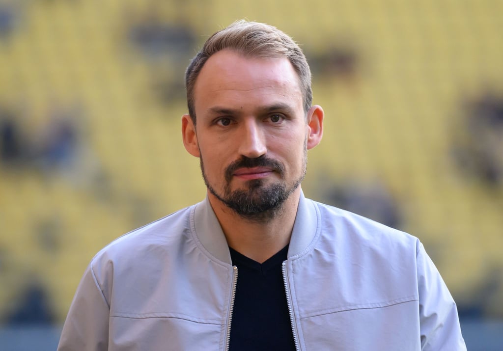 Toni Wachsmuth, MDR Experte, kommt in das Stadion.