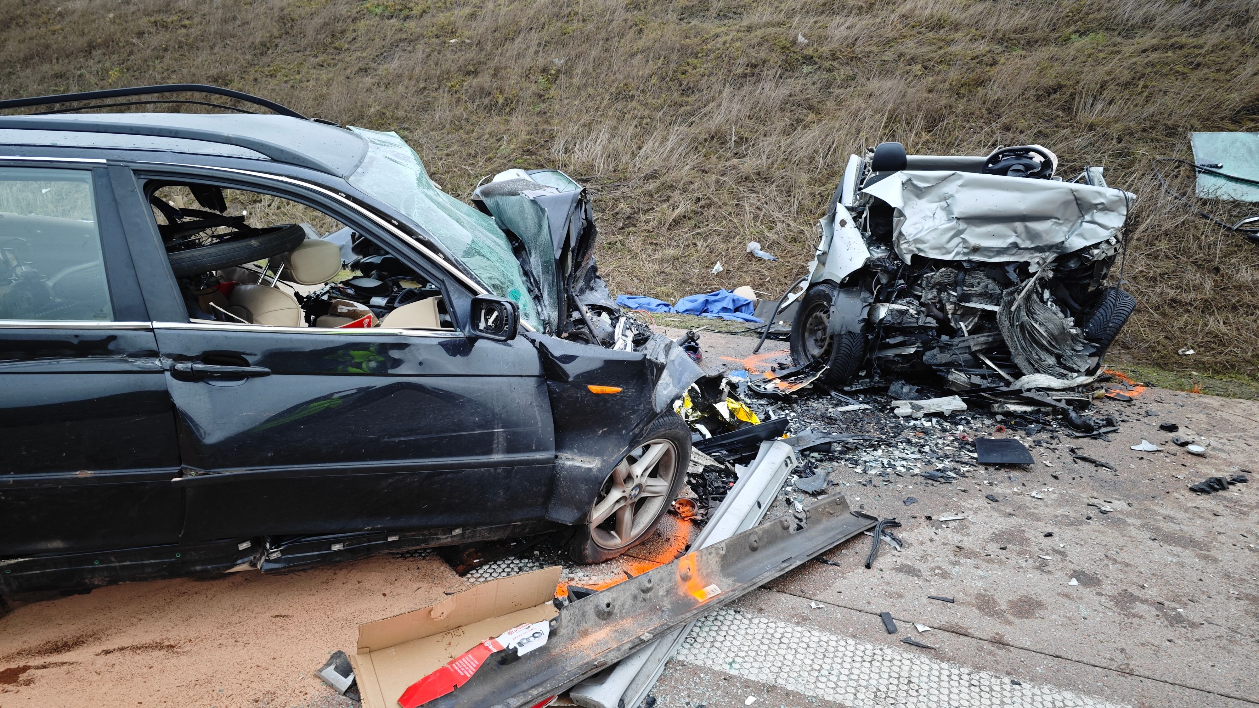 Drei Tote Bei Geisterfahrer-Unfall Auf A38: Auto Hatte Falsche ...