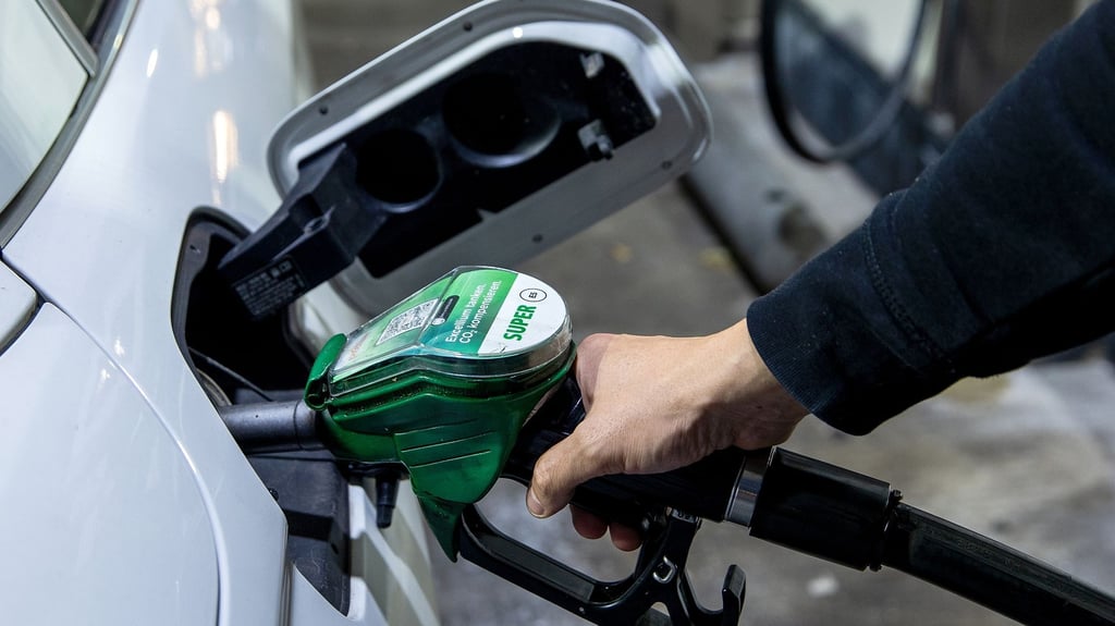 Autofahrer müssen 2024 mit höheren Kraftstoffpreisen rechnen.