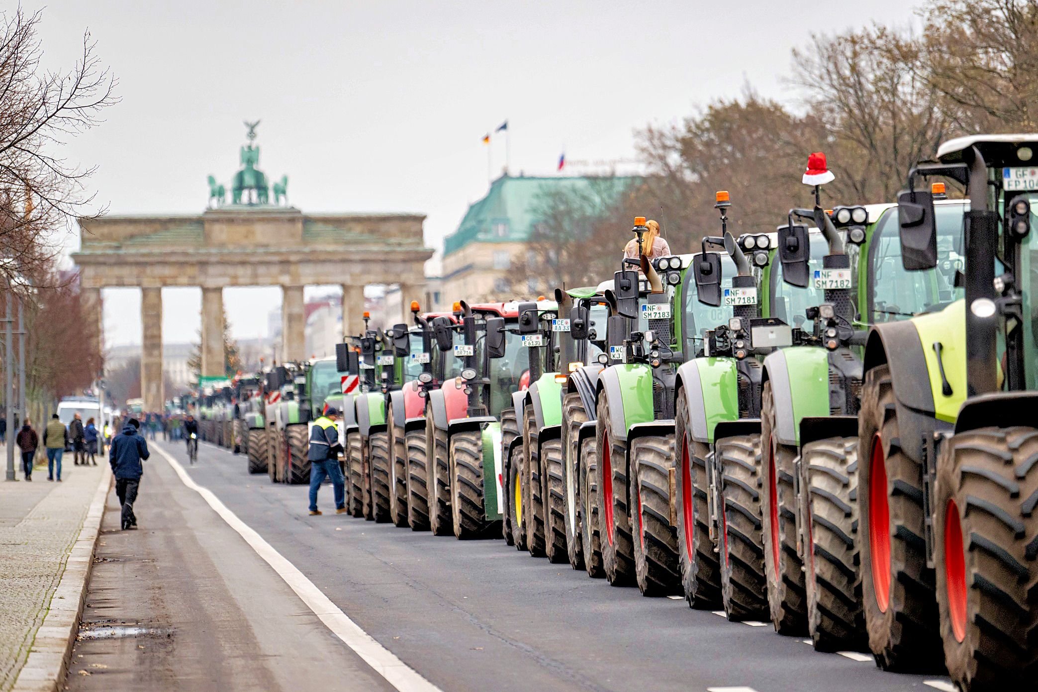 Bauernprotest: Bauernproteste: Sachsen-Anhalts Landwirtschaftsminister Sven Schulze geht auf Konfrontationskurs mit Cem Özdemir