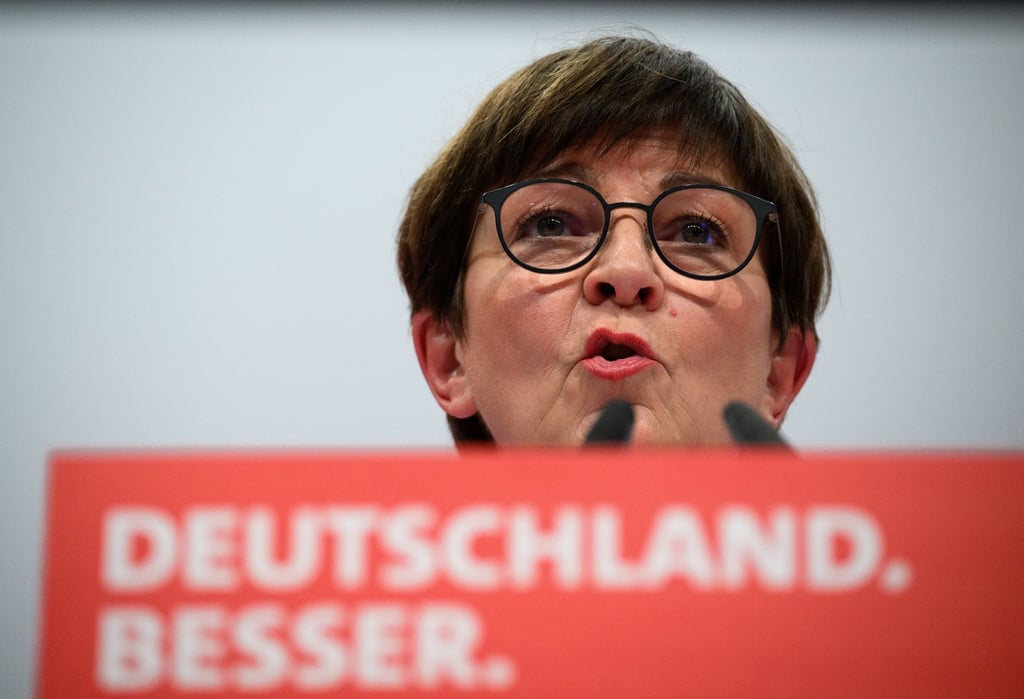 Saskia Esken, Vorsitzende der SPD, redet beim ordentlichen Bundesparteitag der SPD auf dem Berliner Messegelände.