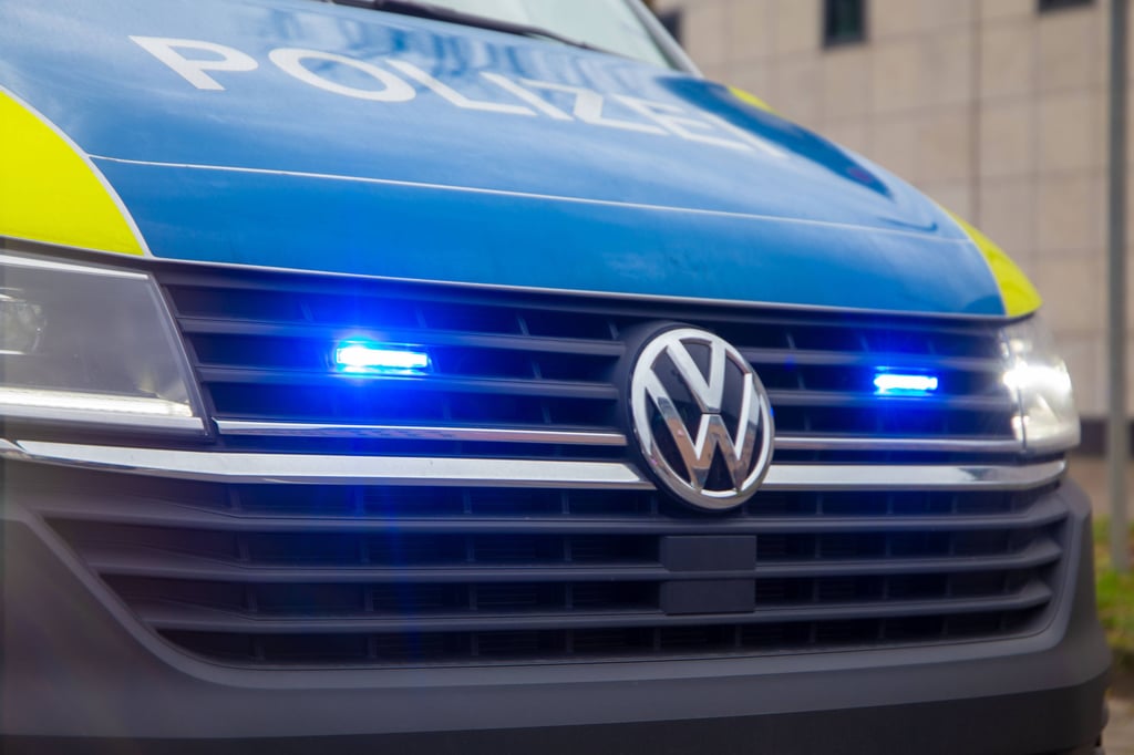 Die Polizei sucht aktuell die mutmaßlichen Täter, die für den Einbruch in ein Ladengeschäft in Wernigerode verantwortlich sind.