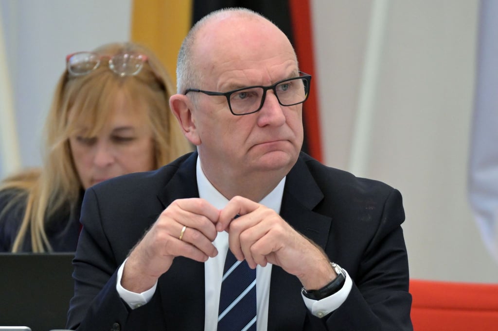 Dietmar Woidke, Ministerpräsident von Brandenburg, nimmt an der Sitzung des Landtages teil.