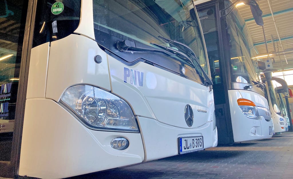 Busse stehen im Landkreis Jerichower Land still. Das hat Gründe.