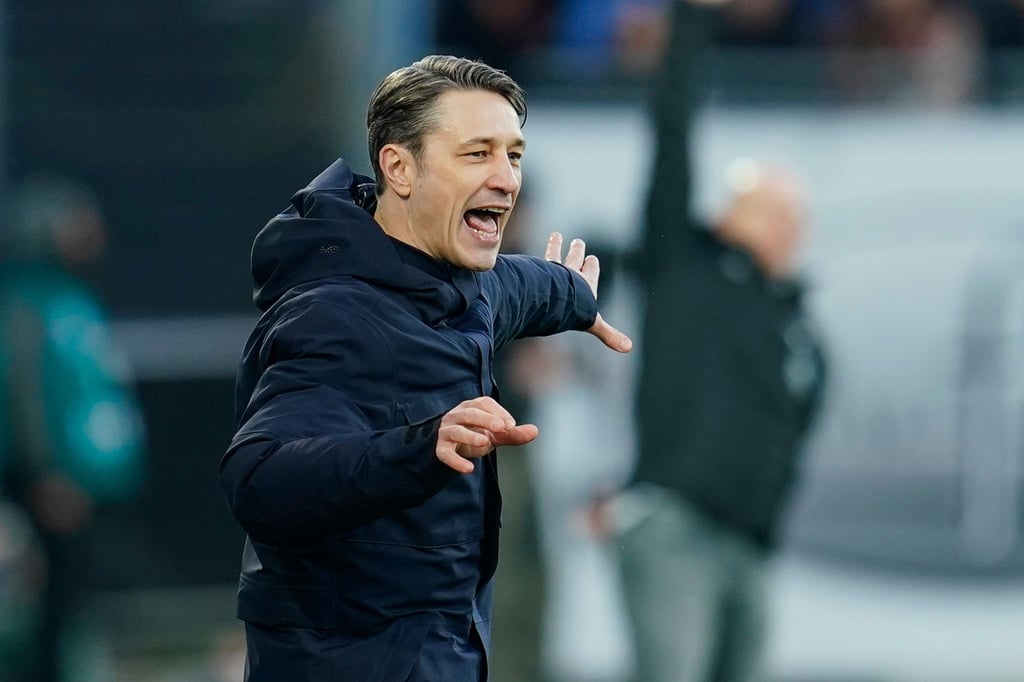 Niko Kovac ruft etwas am Spielfeldrand.