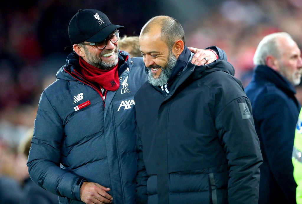Der 49-jährige Nuno Espírito Santo (r) ist neuer Trainer von Nottingham Forest.