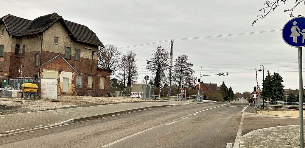 Der Bahnübergang in Mühlanger ist wieder befahrbar.