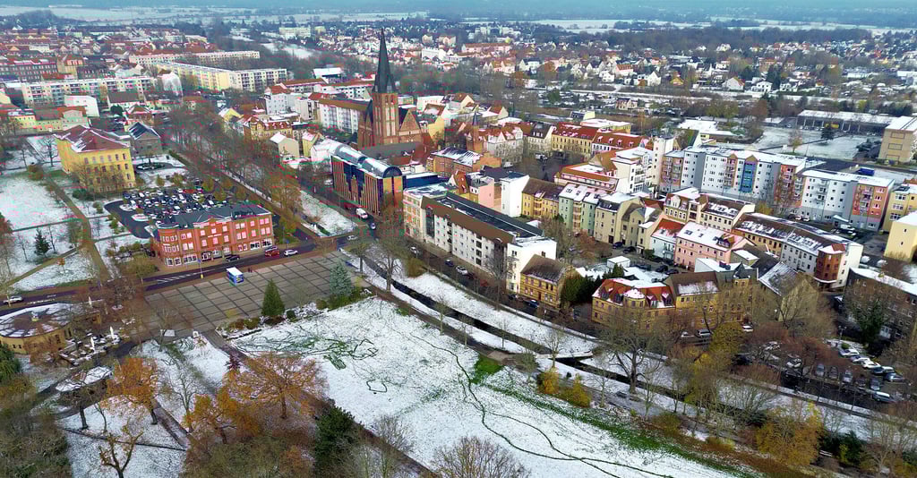 Das Festgelände zieht sich vom Marktplatz über den Vorplatz der Stadtinfo und den Robert-Schuman-Platz zur Grünen Lunge.