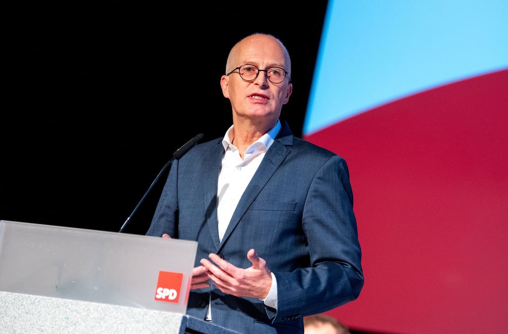 Peter Tschentscher (SPD), Hamburgs erster Bürgermeister, spricht während eines SPD-Landesparteitags.