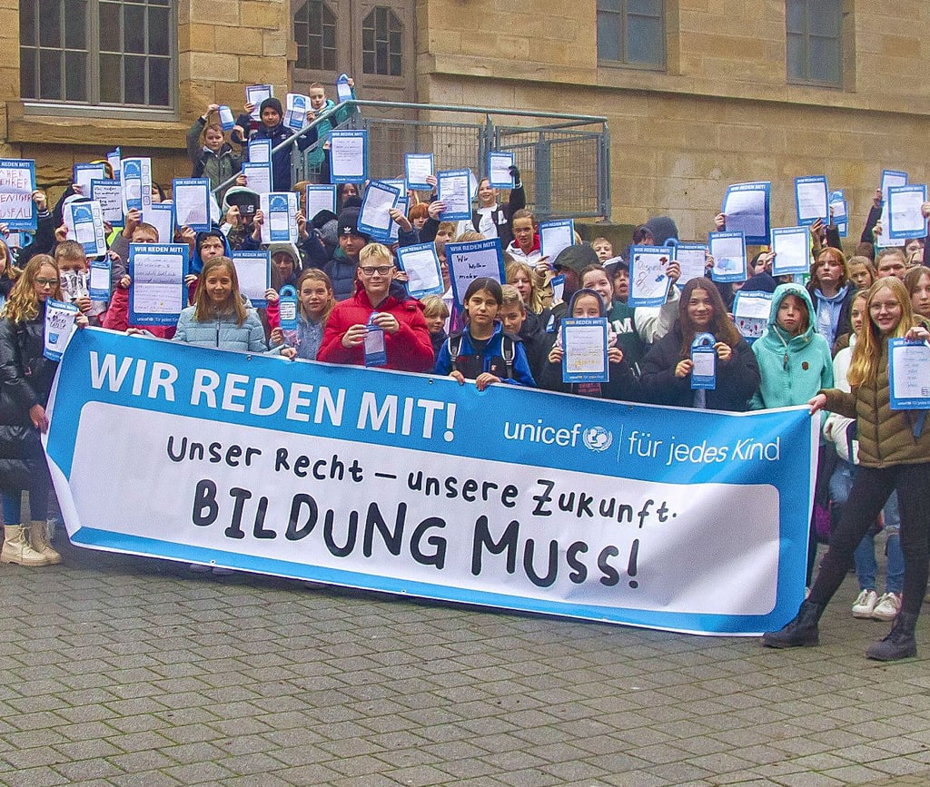 Schülerprotest an der August-Bebel-Sekundarschule in Blankenburg vor mehr als einem Jahr. Seither konnten einige Seiteneinsteiger als Lehrer gewonnen werden. Das reicht aber nicht.