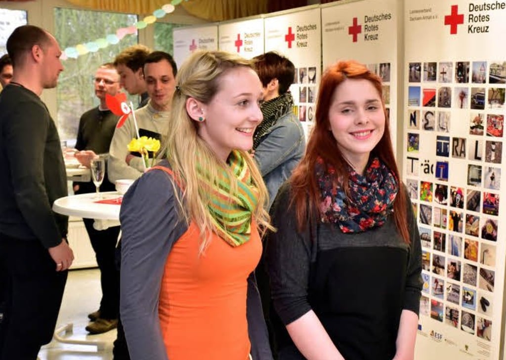 Freiwillige in Weißenfels:Julia Großer (l.) und Susi Knopp