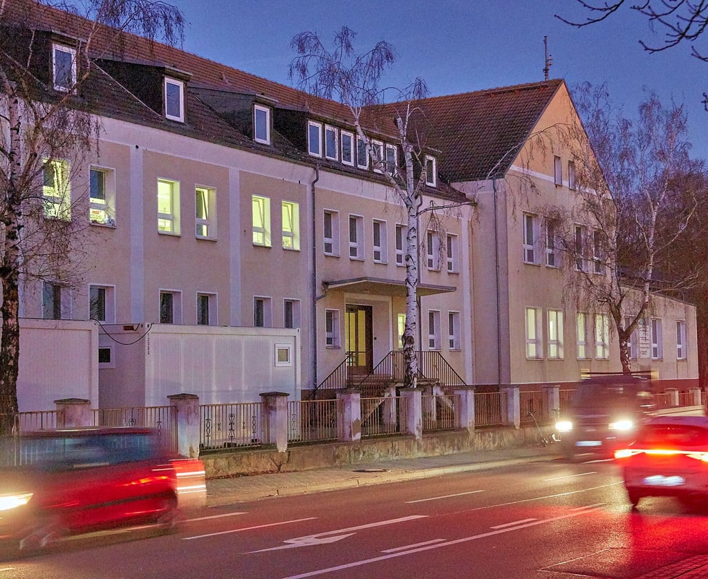 In der ehemaligen Berufsschule an der Thomas-Müntzer-Straße in Roschwitz ist Bernburgs neue Flüchtlingsunterkunft eröffnet worden.