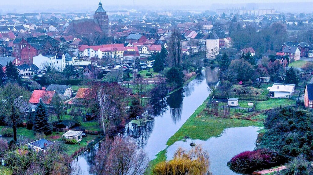 Hochwasser droht: Der Biesefluss in Osterburg, kurz vor Weihnachten 2023.