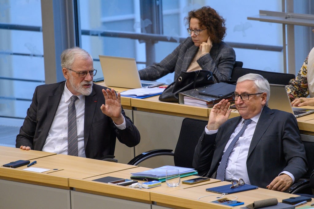 Rainer Robra (l,CDU) Minister für Kultur des Landes Sachsen-Anhalt und Michael Richter (r, CDU) Minister für Finanzen.