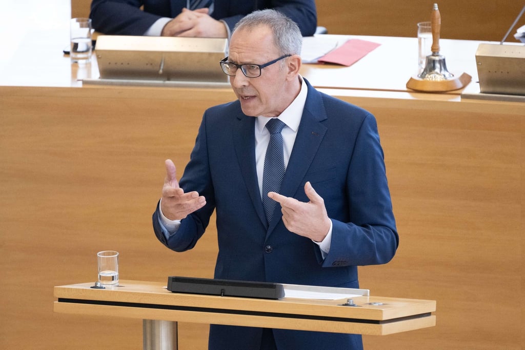 Jörg Urban, Vorsitzender der AfD in Sachsen, spricht im Landtag im Plenum.