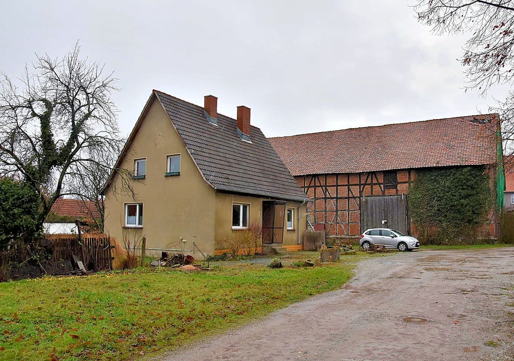 Wo jetzt noch ein Wohnhaus steht, sollen künftig Autos parken - wenn das Vorhaben im Ilsenburger Stadtrat bestätigt wird.
