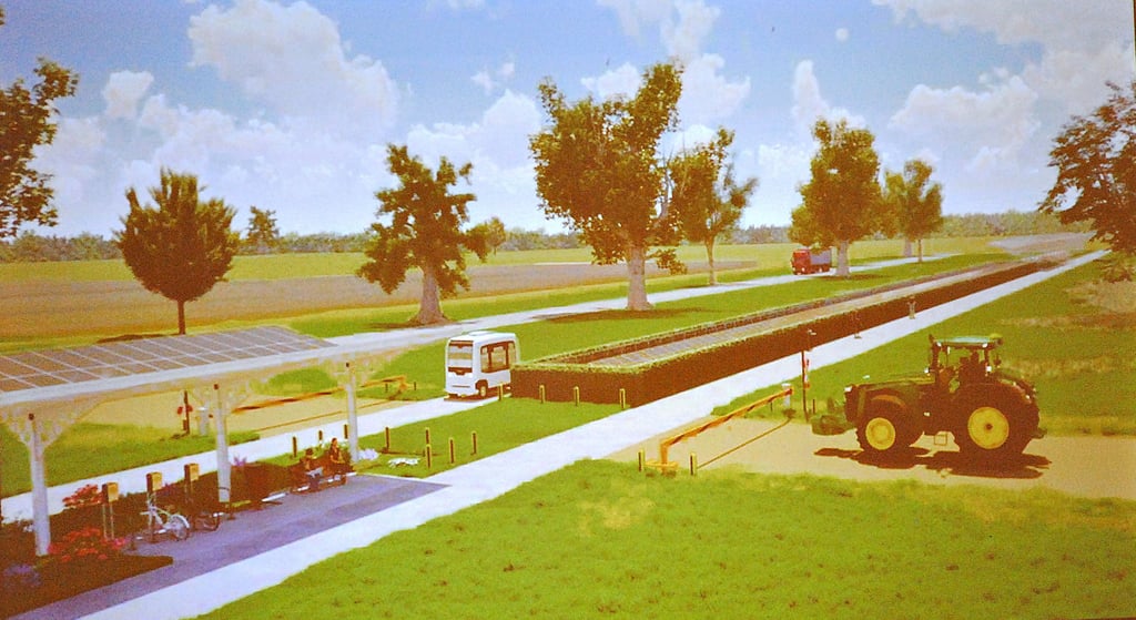 So könnten die straßenbegleitenden Radwege aussehen: Gesäumt von Solarmodulen, die als Überdachung dienen oder von Hecken eingerahmt sind, und einer Spur für einen autonom fahrenden Bus.