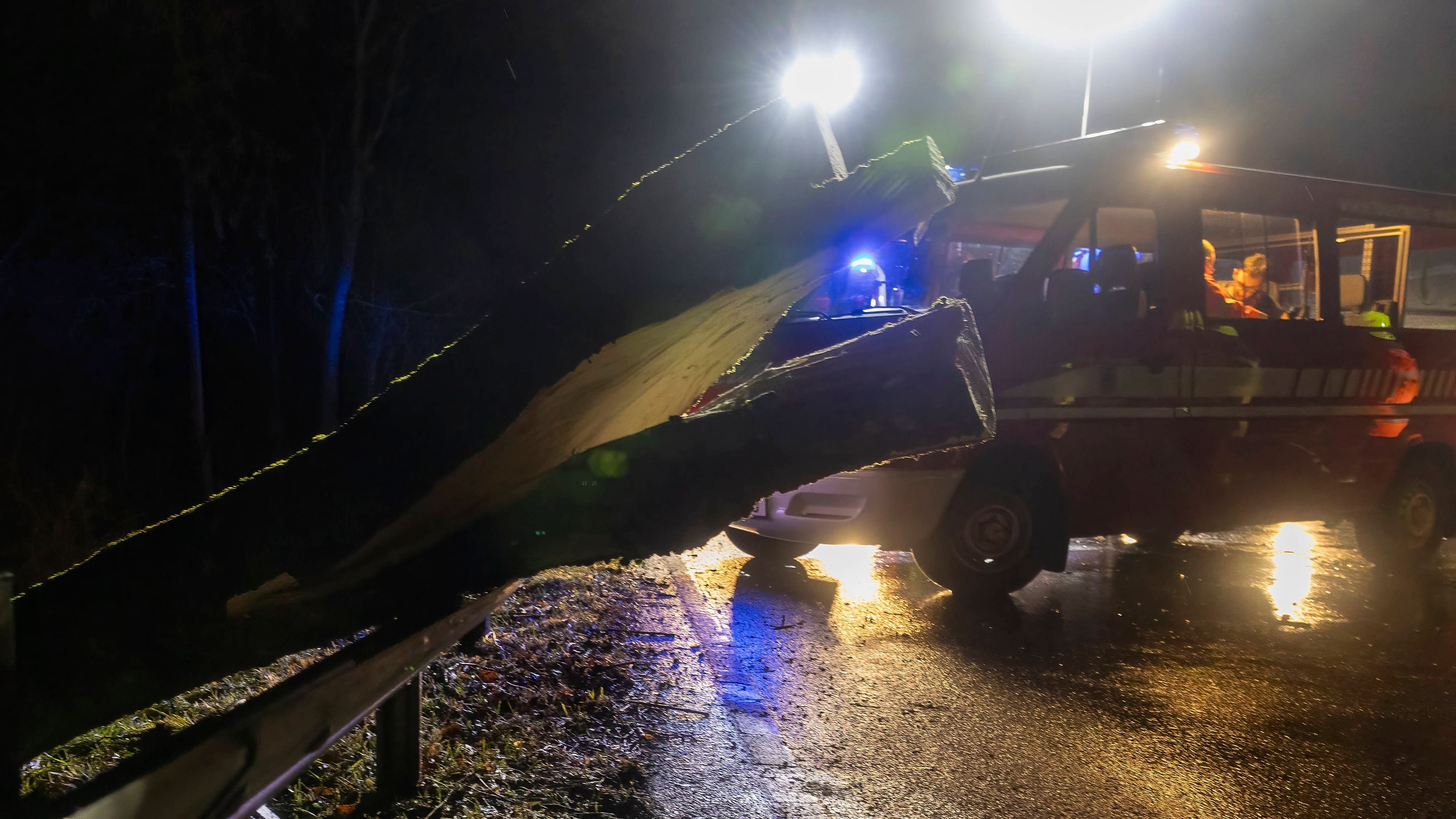 Sturmtief Zoltan In Deutschland: Unfälle Und Umgestürzte Bäume Im Kreis ...