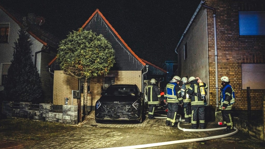 Feuerwehrleute waren am Abend des dritten Advent in Krina gefordert. Am Wohnhaus entstand durch einen Brand ein riesiger Schaden.