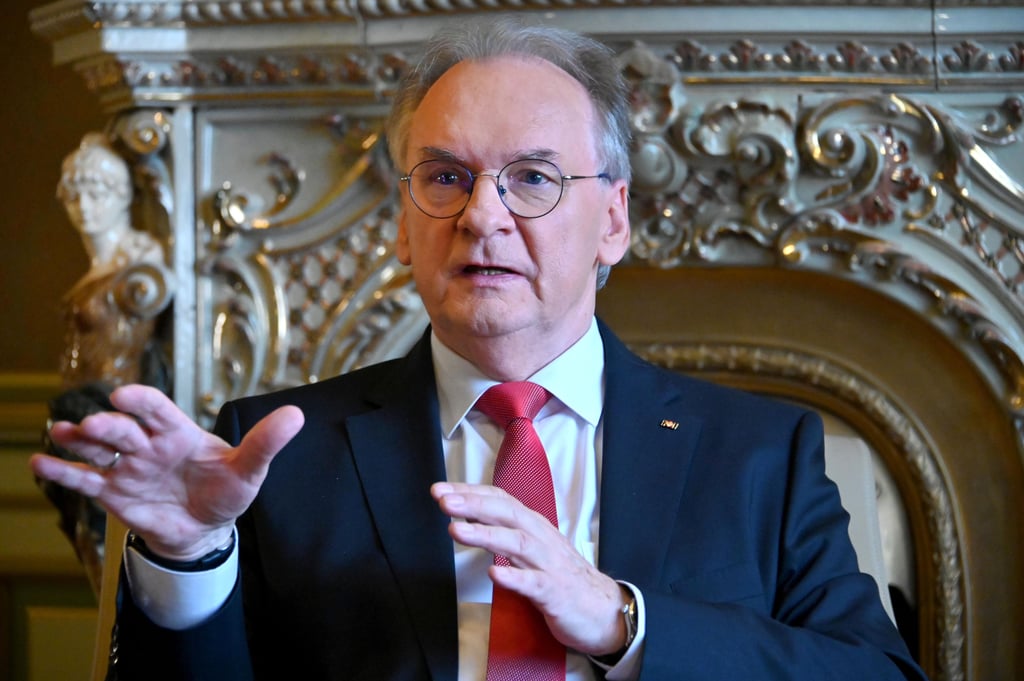 Reiner Haseloff während des Interviews in der Magdeburger Staatskanzlei. Der 69-jährige CDU-Politiker leitet Sachsen-Anhalts Regierung seit 2011. Er ist der dienstälteste Länder-Ministerpräsident in der Bundesrepublik.