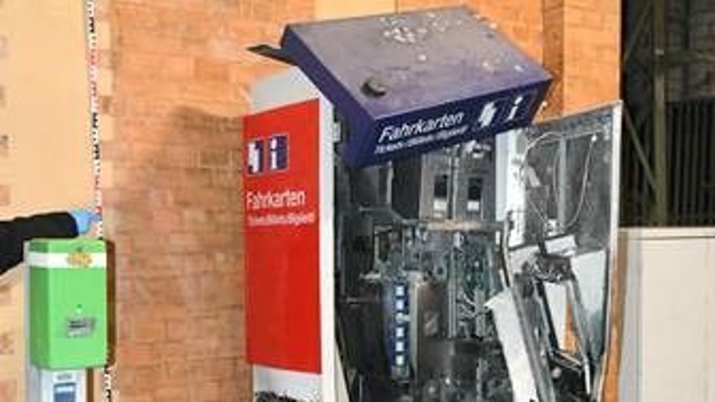 Der Fahrkartenautomat am Bahnhof Wolmirstedt wurde komlett zerstört.