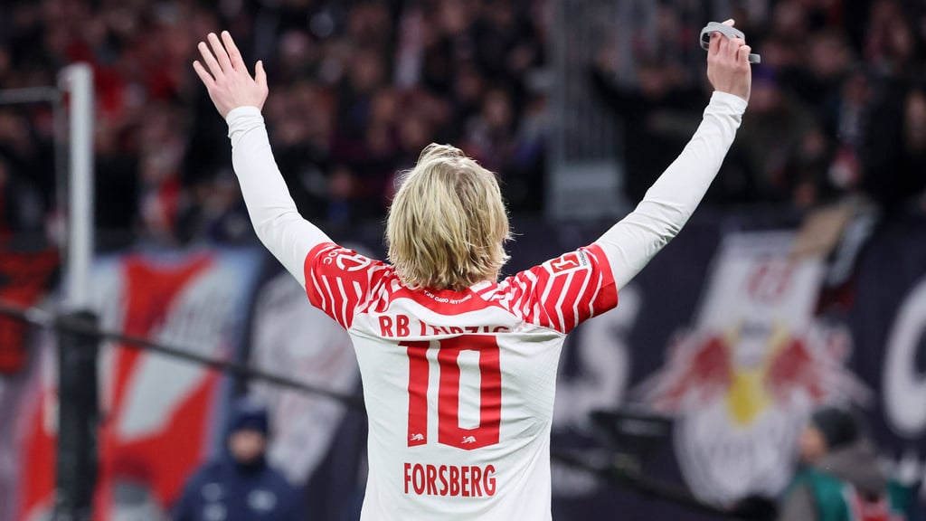 Emil Forsberg verabschiedet sich von den RB-Fans.&nbsp;