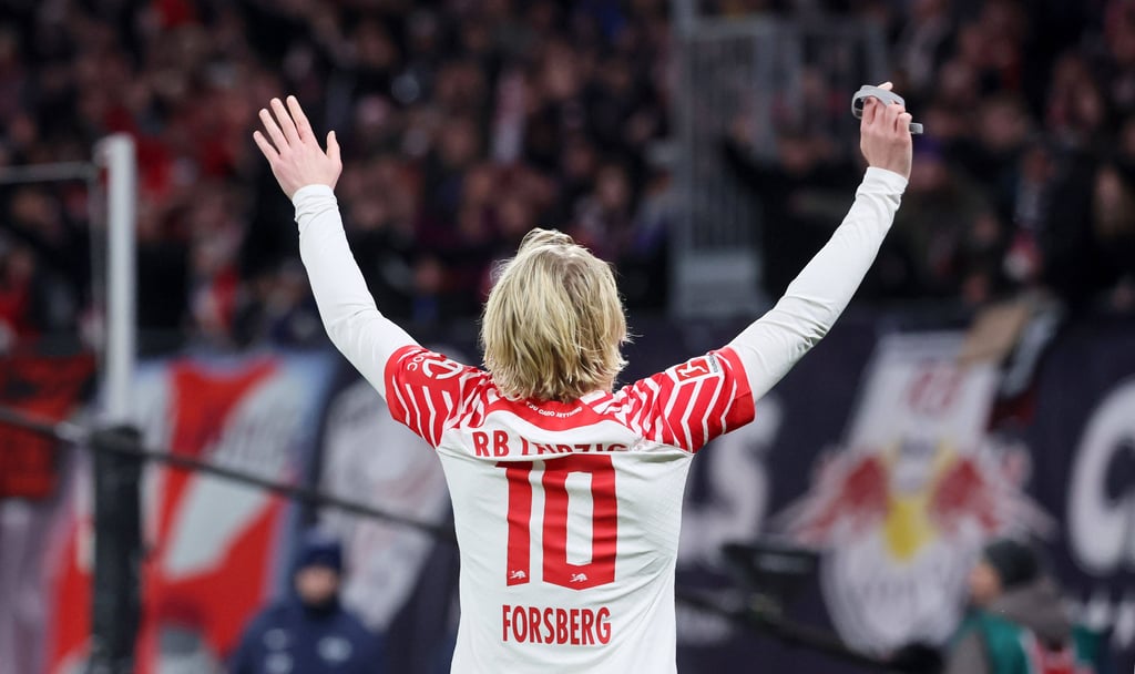 Emil Forsberg verabschiedet sich von den RB-Fans. 