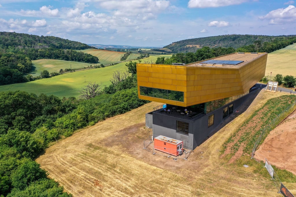 Die wiedereröffnete „Arche Nebra" oberhalb der Unstrut.
