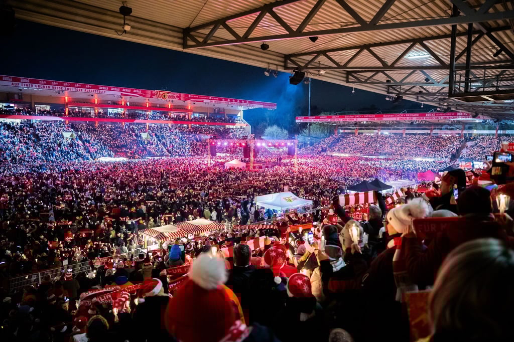 Zum Weihnachtssingen der Unioner kamen 28.500 Menschen ins Stadion An der Alten Försterei.