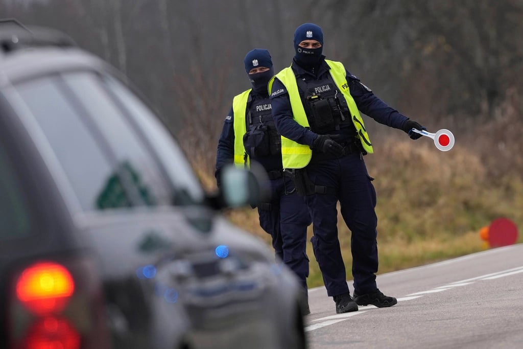 Der Fahrer flüchtete vom Unfallort, konnte aber später von der Polizei festgenommen werden. (Symbolbild)