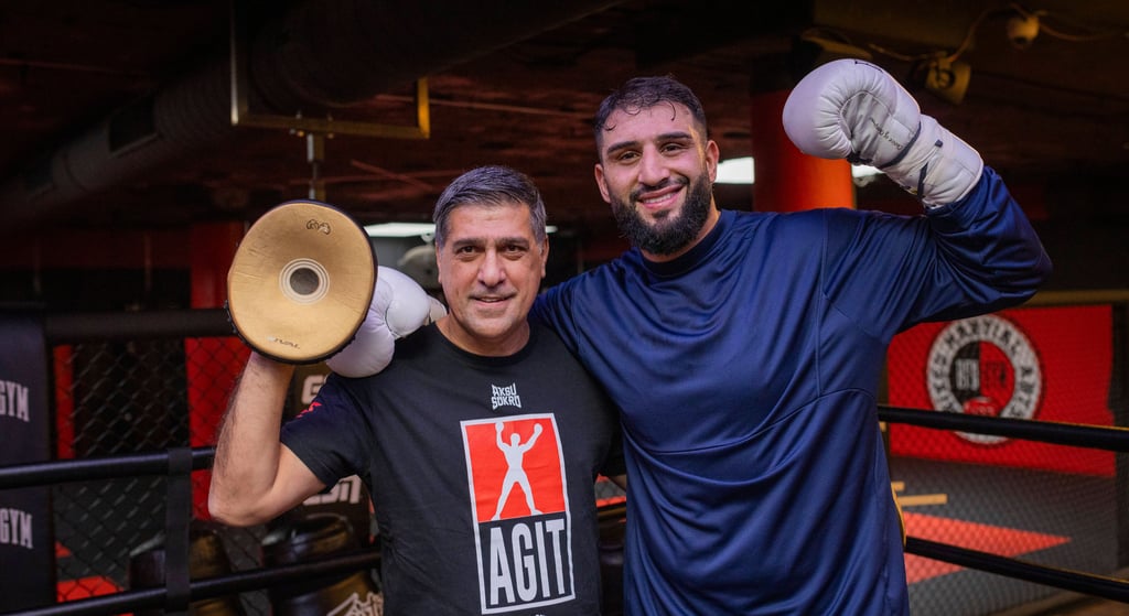 Agit Kabayel und sein Coach Sükrü Aksu sorgen mit dem K.o.-Sieg gegen Arslanbek Makhmurov für ein großes Ausrufezeichen im Schwergewicht.