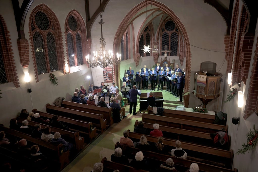 Der Männergesangverein Concordia Lanze-Groß Breese und der Posauenchor Prezelle-Lemgow geben ein gemeinsames Adventskonzert.