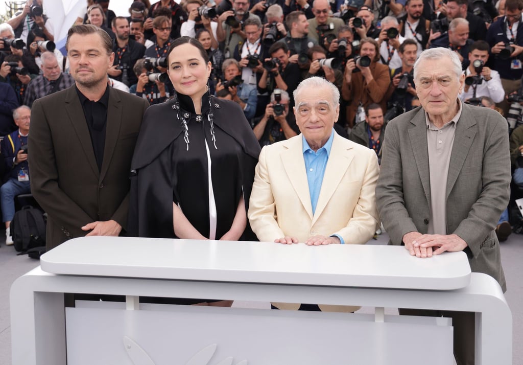 Leonardo DiCaprio (l-r), Lily Gladstone, Martin Scorsese, und Robert De Niro posieren in Cannes für die Fotografen.