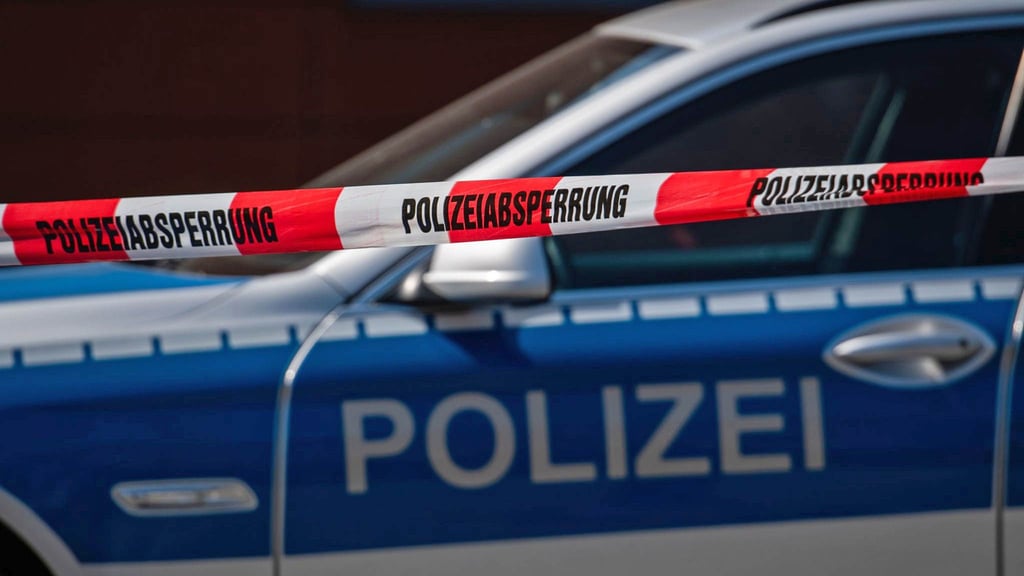 Nach einem Einbruch in einen Lottoladen in Aschersleben hat die Polizei die Ermittlungen aufgenommen.