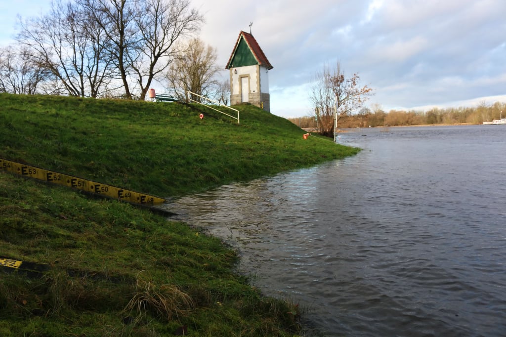 Noch ist die Hochwasserlage an der Elbe bei Aken recht entspannt.