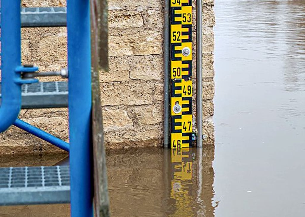 Hochwasser an der Saale: Am Grochlitzer Pegel kann der Wasserstand der Saale abgelesen werden.