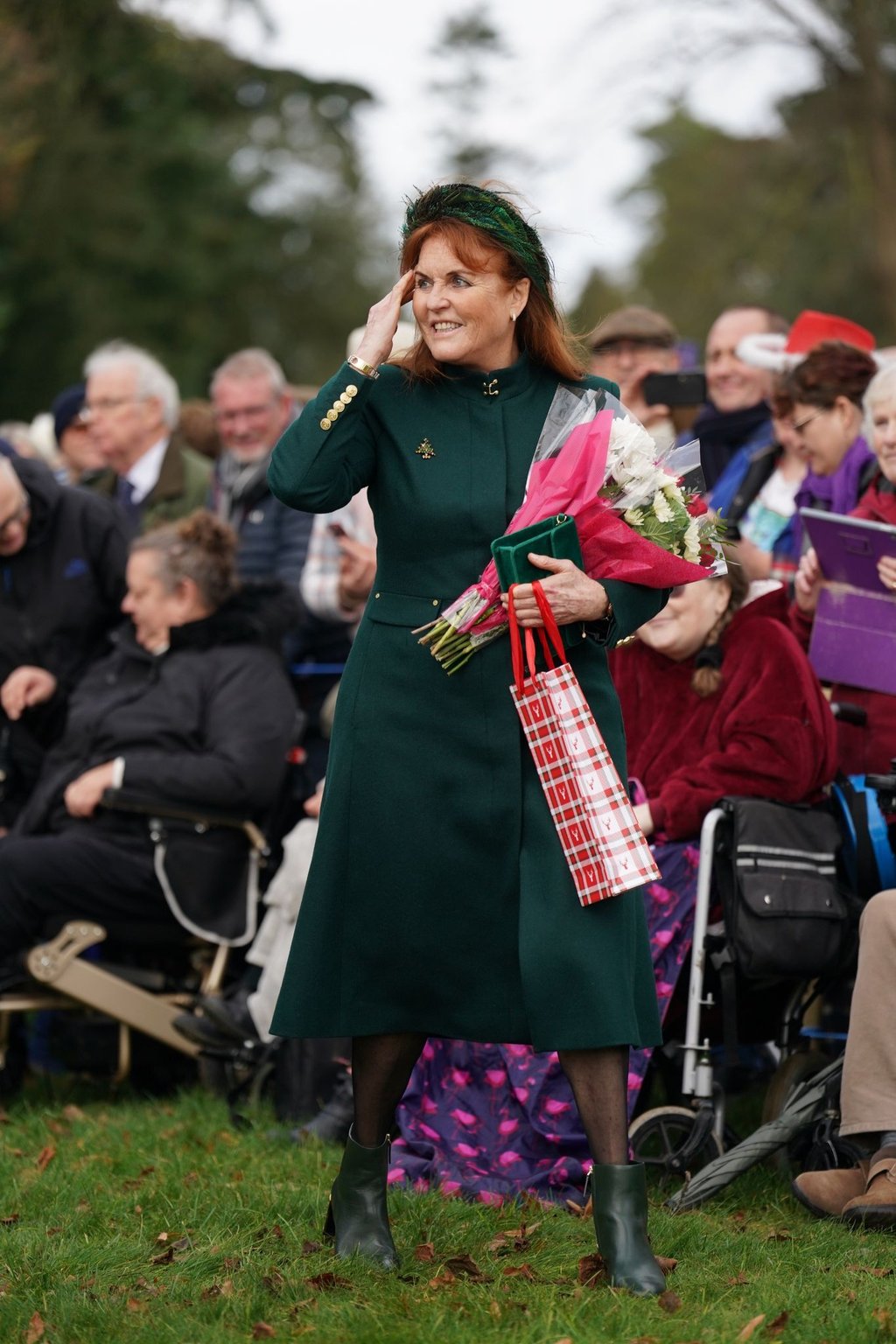 Sarah „Fergie“ Ferguson, Herzogin von York, kommt am Weihnachtsmorgen zum Gottesdienst in der Kirche St. Mary Magdalene.