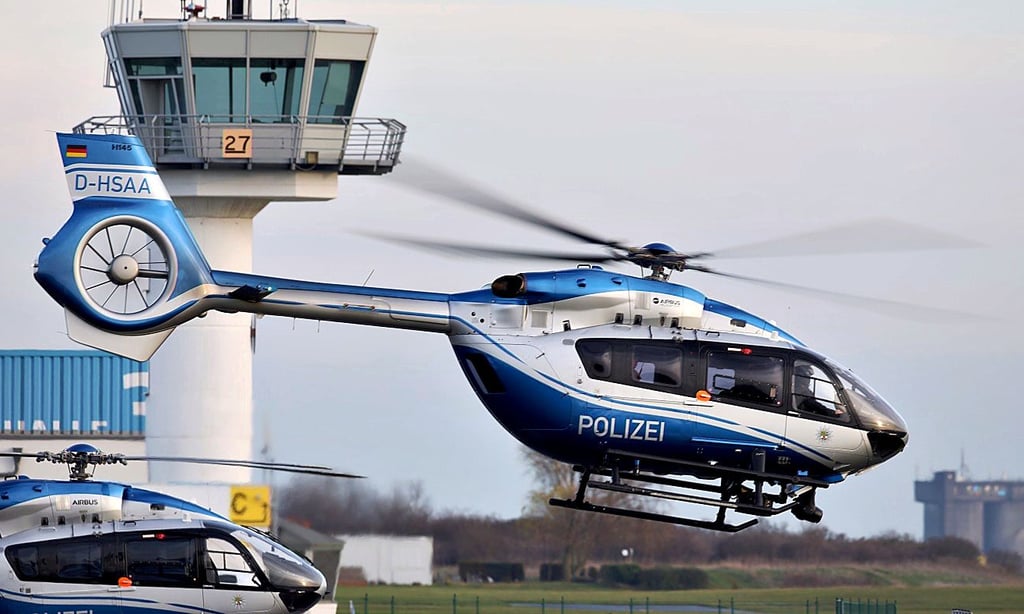 Der Flugplatz liegt im Süden von Magdeburg. Auf dem Areal ist auch eine Hubschrauberstaffel der Landespolizei stationiert.