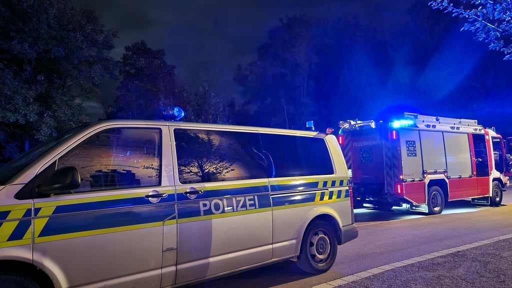 Am zweiten Weihnachtsfeiertag hat es in Halle (Saale) gebrannt. Dabei waren Feuerwehr und Polizei (hier bei einem früheren Einsatz) vor Ort.