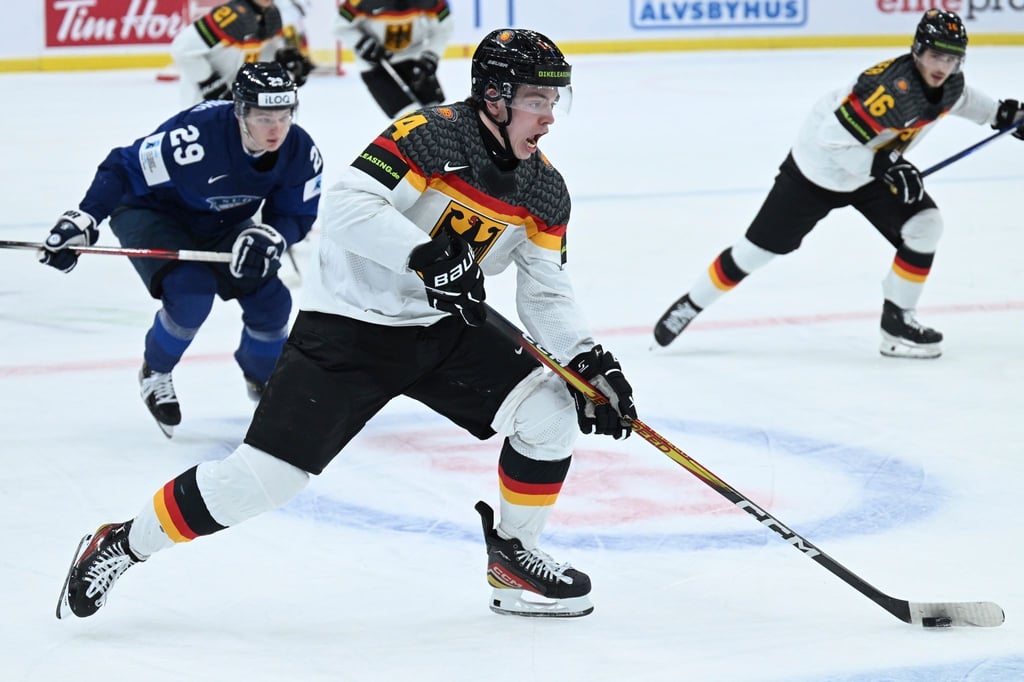 Die DEB-Junioren um Kevin Bicker setzten sich zum Start der U20-WM gegen Finnland durch.