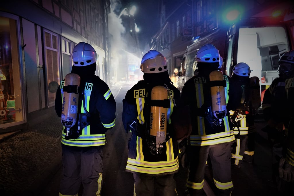 Ein Feuer zestörte in der Silvesternacht 2019 auf 2020 ein historisches Fachwerkhaus in Salzwedels Holzmarktstraße.
