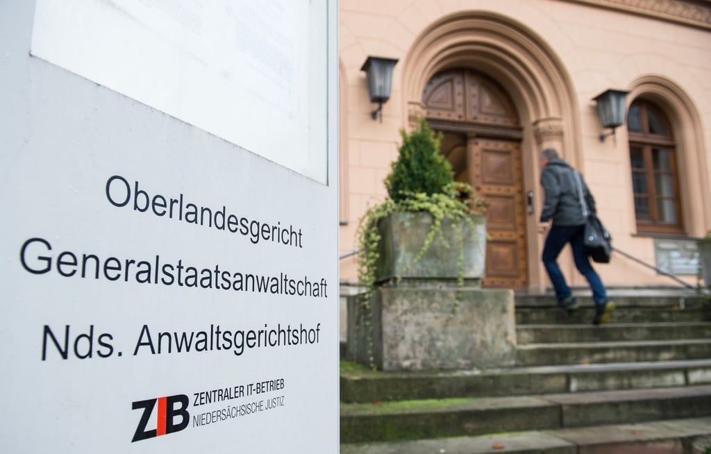 Die Aufschrift „Oberlandesgericht Generalstaatsanwaltschaft Nds. Anwaltsgerichtshof“ am Oberlandesgericht.