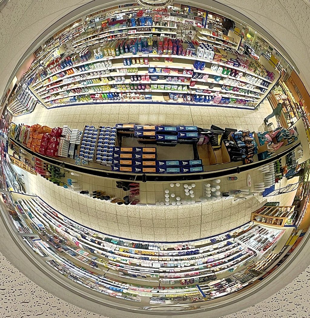 Ganz Edeka ist eine Kugel. Demnächst schließt der Markt Möckern wegen Umbau.
