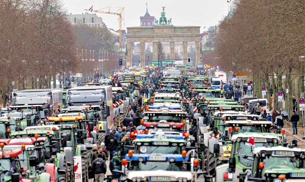 An der großen Protestkundgebung in Berlin hatten sich auch hiesige Landwirte beteiligt, so auch Mitarbeiter der Agrargesellschaft Großwilsdorf.
