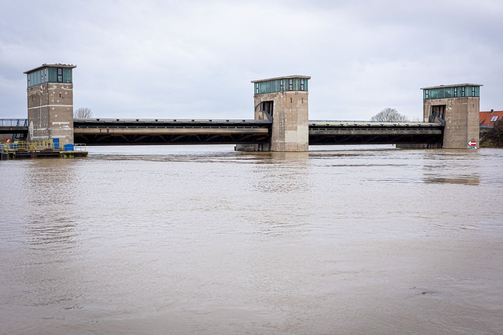 Die Weser führt im Landkreis Nienburg/Weser Hochwasser.