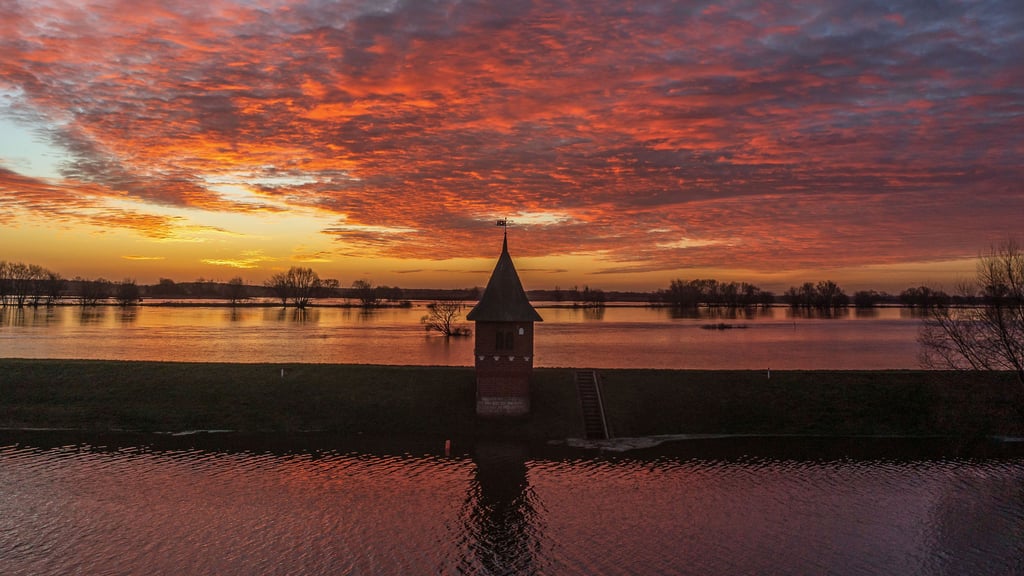 Hochwasser in Sachsen-Anhalt: Die Elbe in Tangermünde hatte am 27. Dezember 2023 noch einen Pegel von 5,50 Metern.