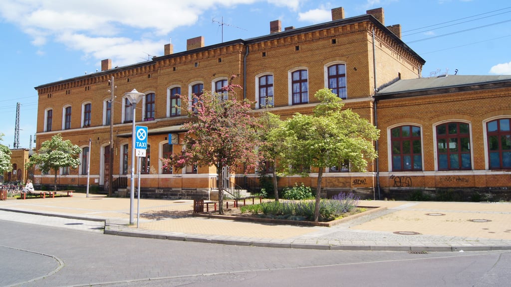 Am Wolmirstedter Bahnhof wollten sich Streithähne versöhnen.