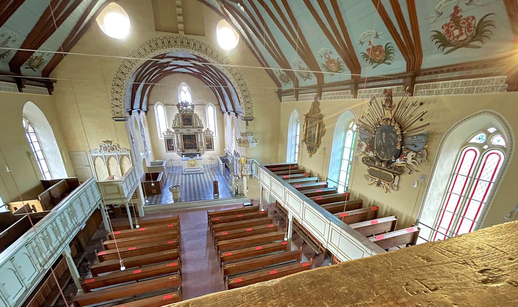 Blick von der Orgelempore in das Kirchenschiff der St.-Laurentiuskirche Loburg. Die angedachte Riesenkrippe soll rechts vor dem Chorraum unter der Kanzel aufgestellt werden.
